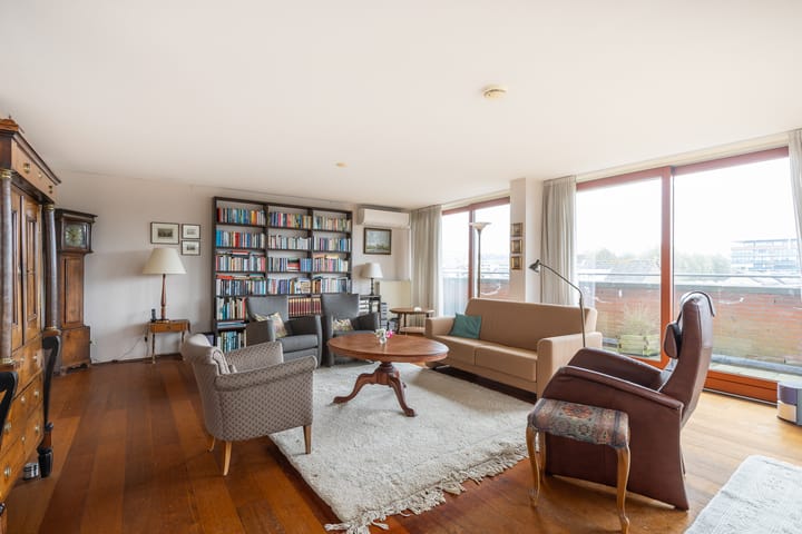 Foto 22 van Mathenessestraat 55-C8