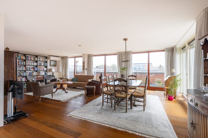 Foto 24 van Mathenessestraat 55-C8