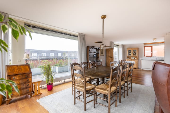 Foto 25 van Mathenessestraat 55-C8