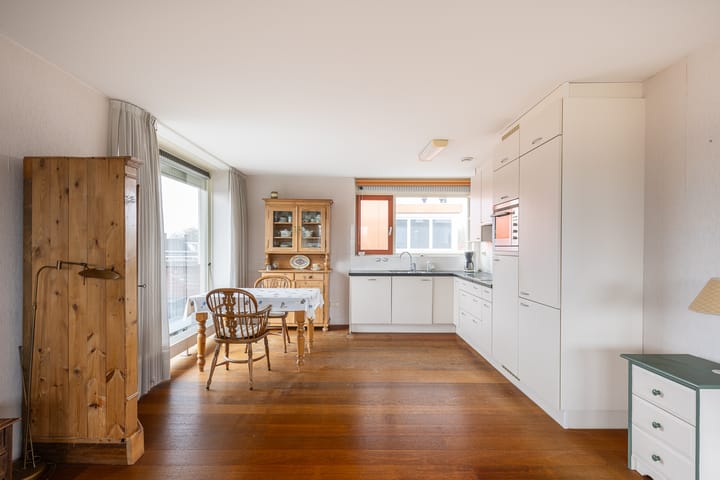 Foto 29 van Mathenessestraat 55-C8