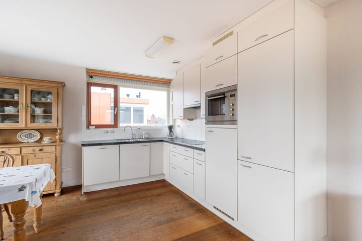 Foto 30 van Mathenessestraat 55-C8