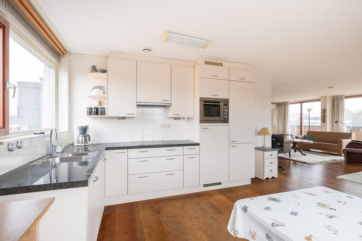 Foto 31 van Mathenessestraat 55-C8