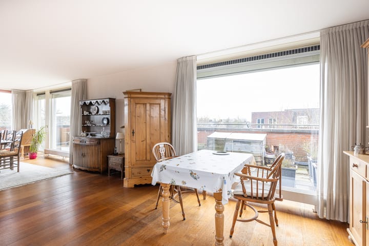 Foto 32 van Mathenessestraat 55-C8