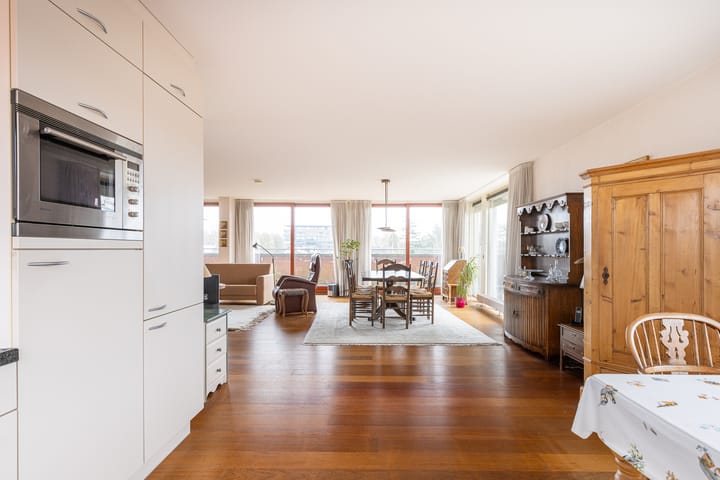 Foto 33 van Mathenessestraat 55-C8