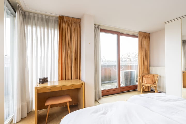 Foto 39 van Mathenessestraat 55-C8