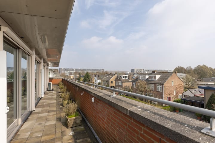 Foto 58 van Mathenessestraat 55-C8