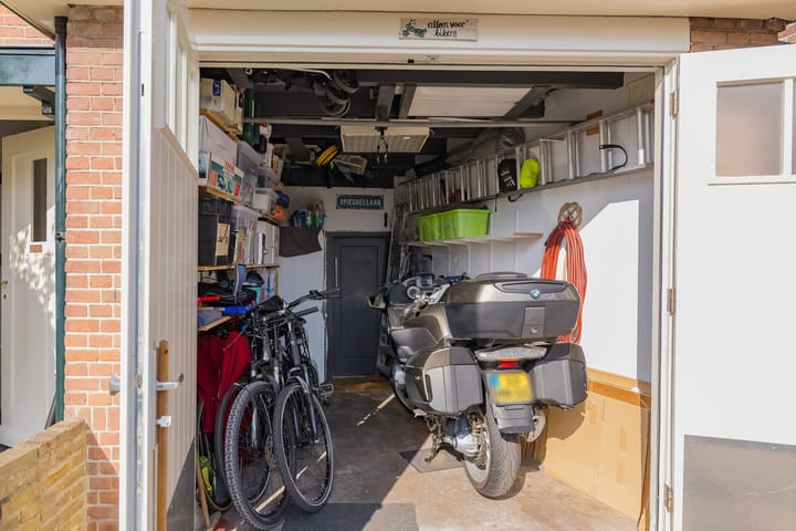 Foto 9 van Vareniusstraat 8