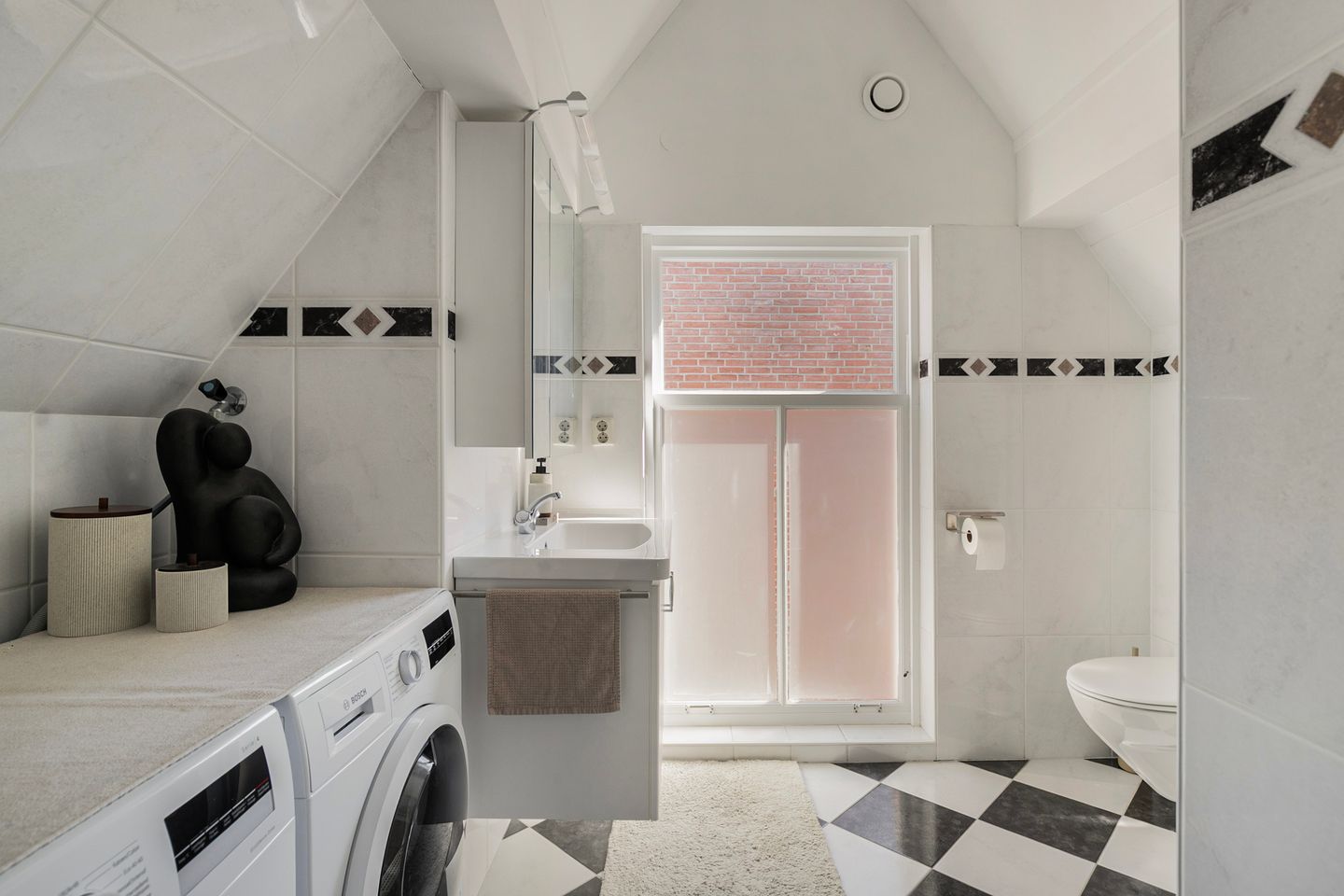 Photo 19 of Benschopperstraat 10-D