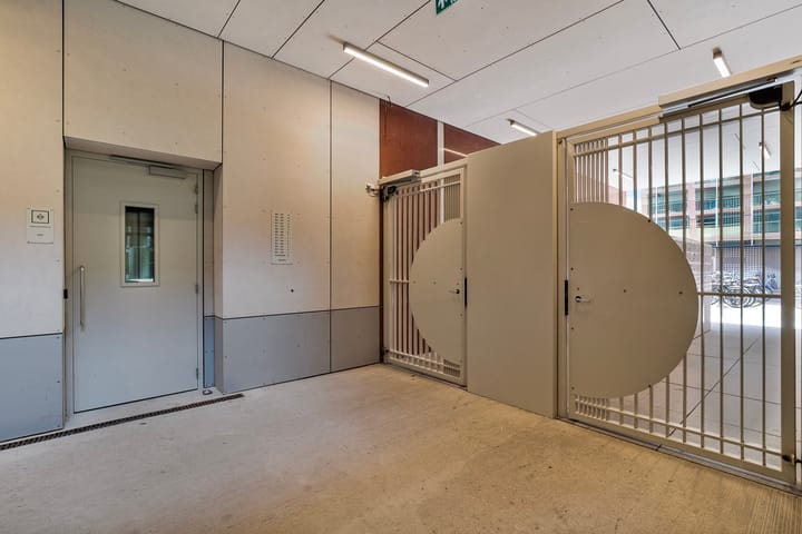 Photo 9 of Oostenburgermiddenstraat 567