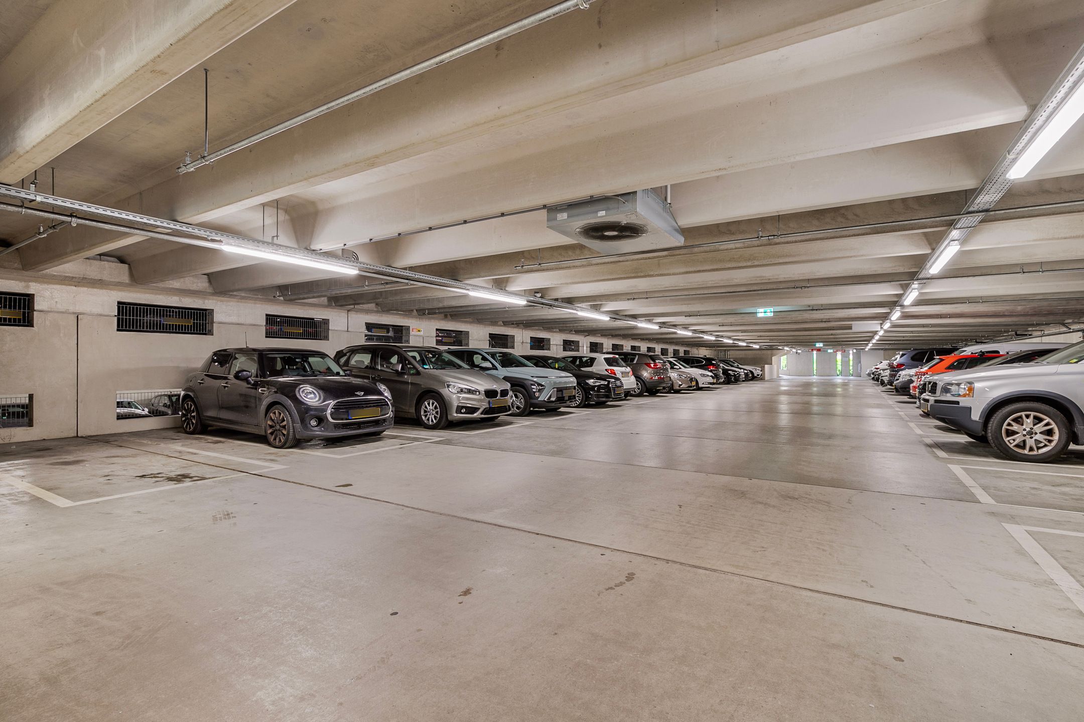 Foto 24 van Oostenburgermiddenstraat 567