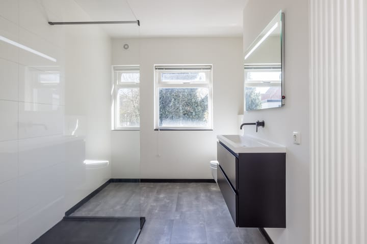 Foto 21 van Benzenraderweg 54