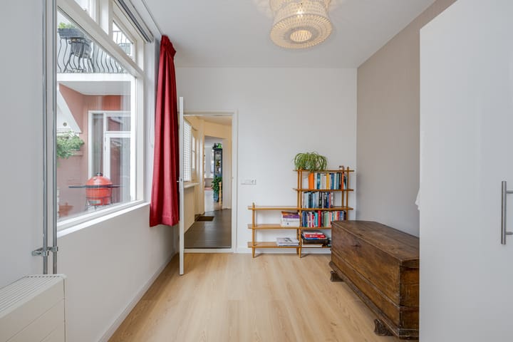 Foto 15 van De Genestetstraat 32