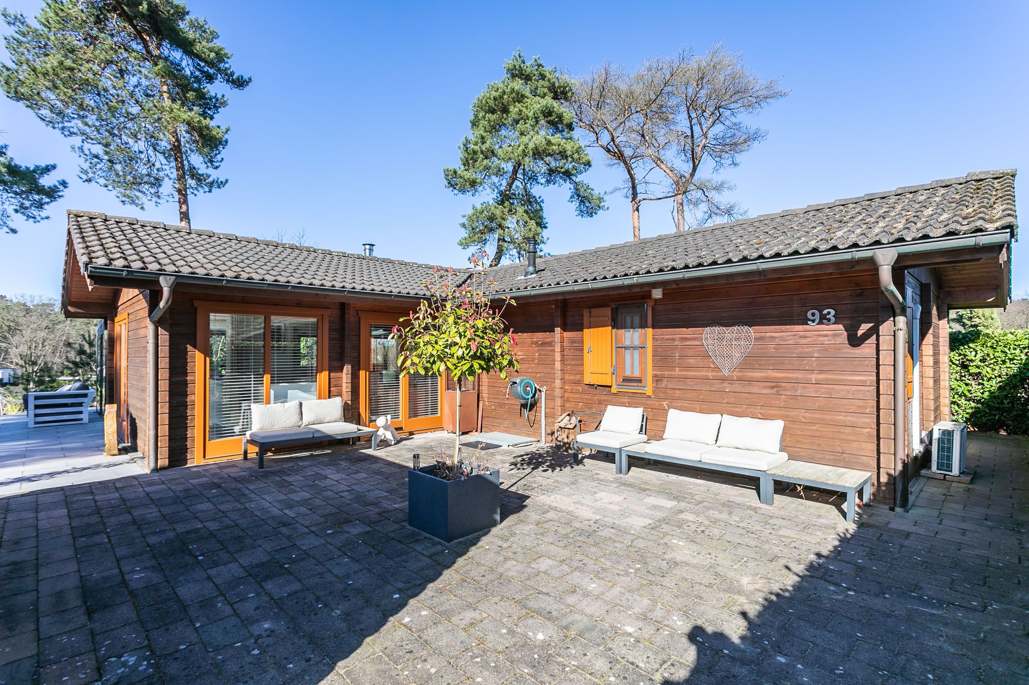 2-bedroom freehold villa in Brunssum — photo 1 of 5