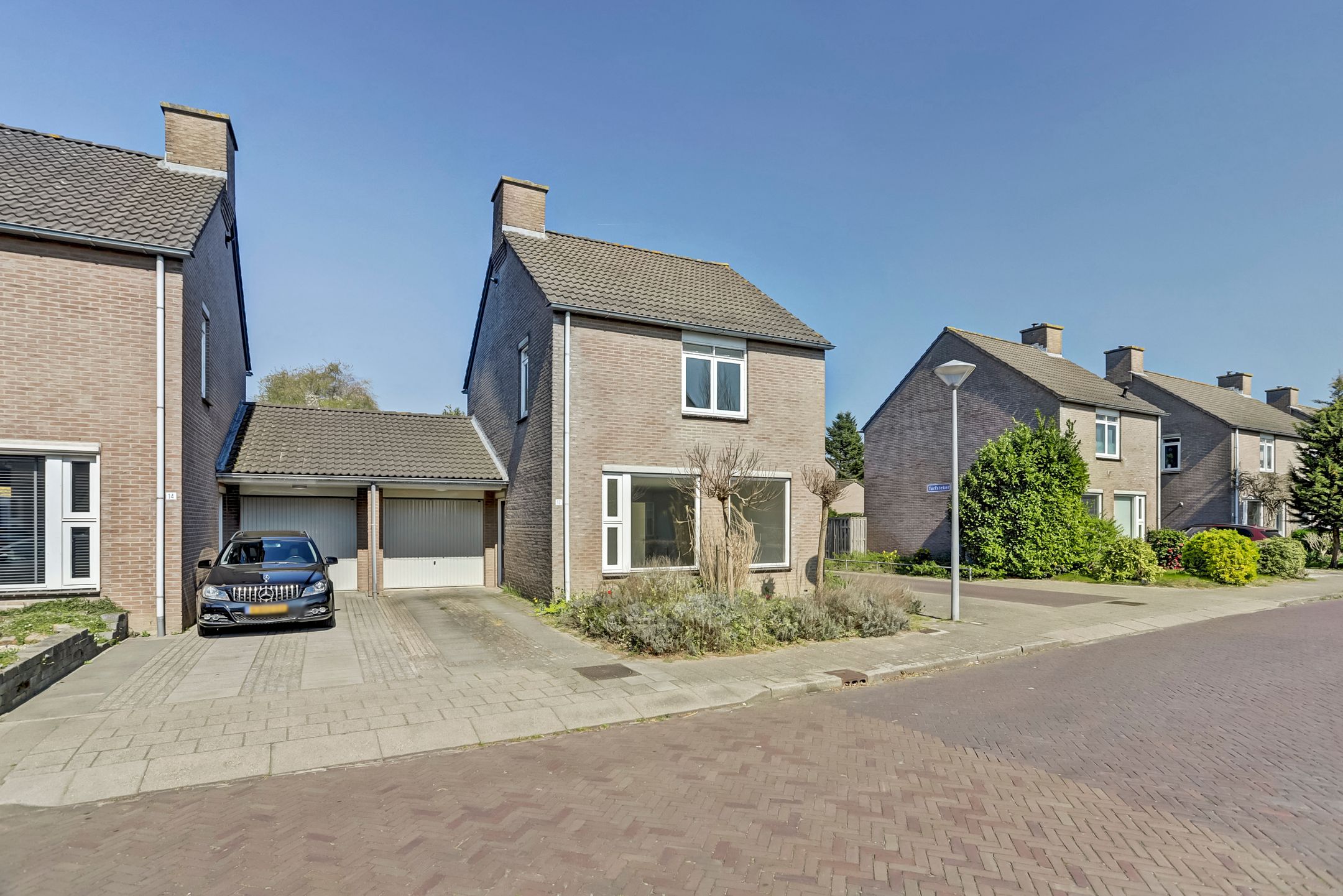 Photo 33 of Marskramer 12