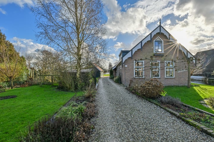 Dorpsstraat 12