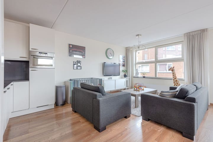 Photo 4 of Ebenhaëzerstraat 7-M