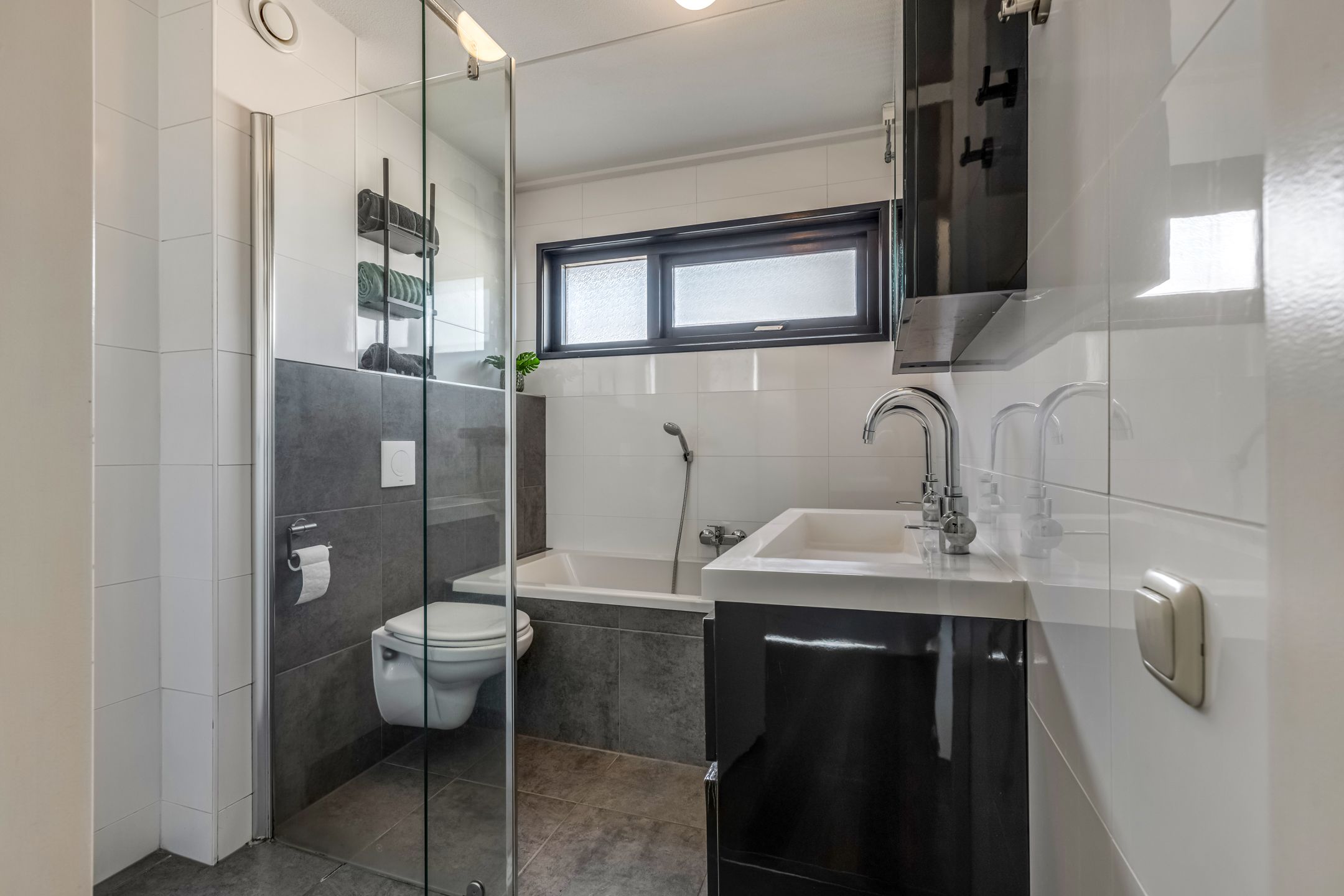 Foto 18 van Foster Dullesdreef 1