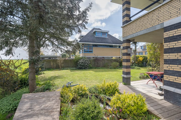 Foto 44 van Regenboog 15