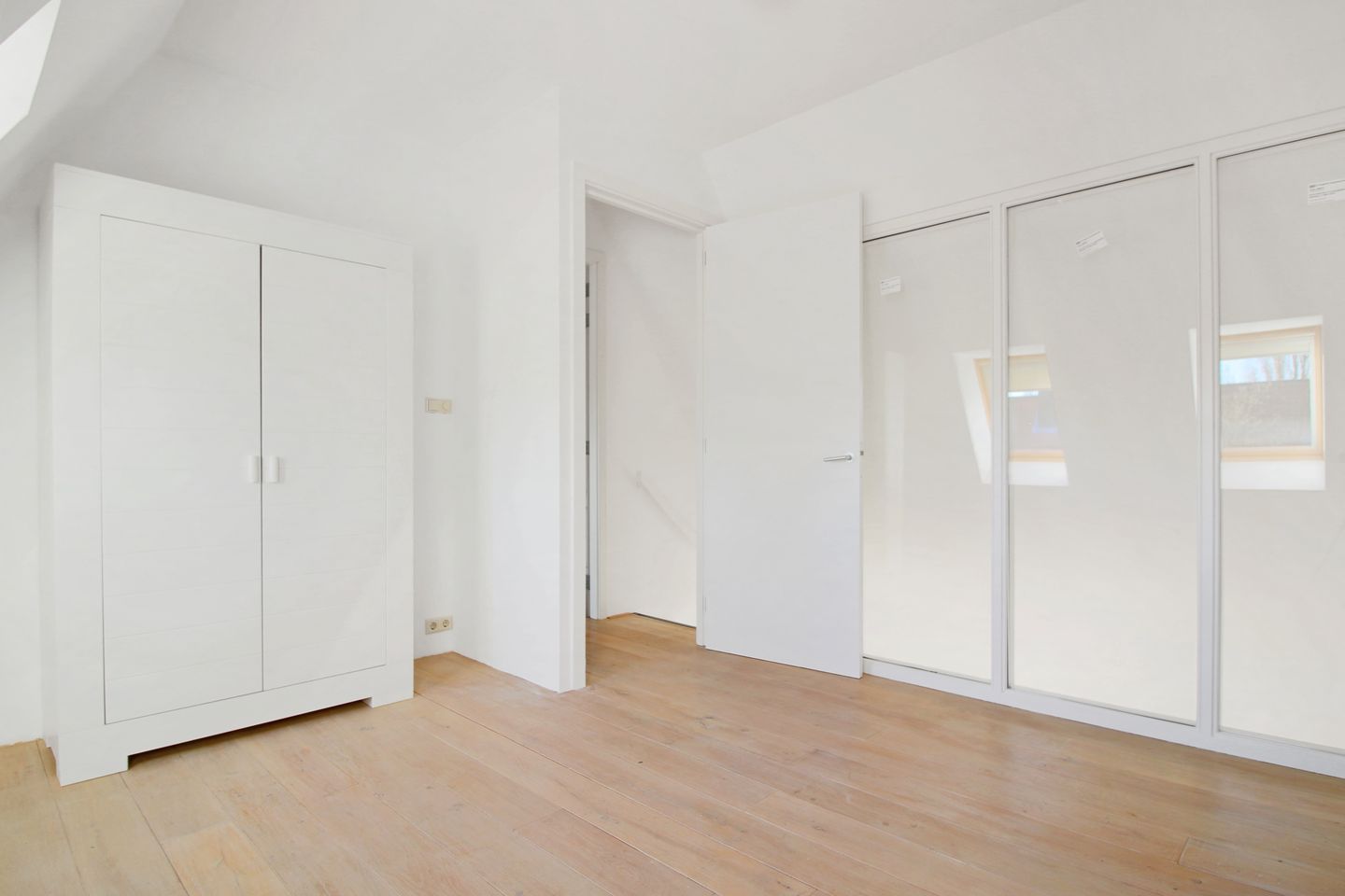 Photo 14 of Roerstraat 93-H