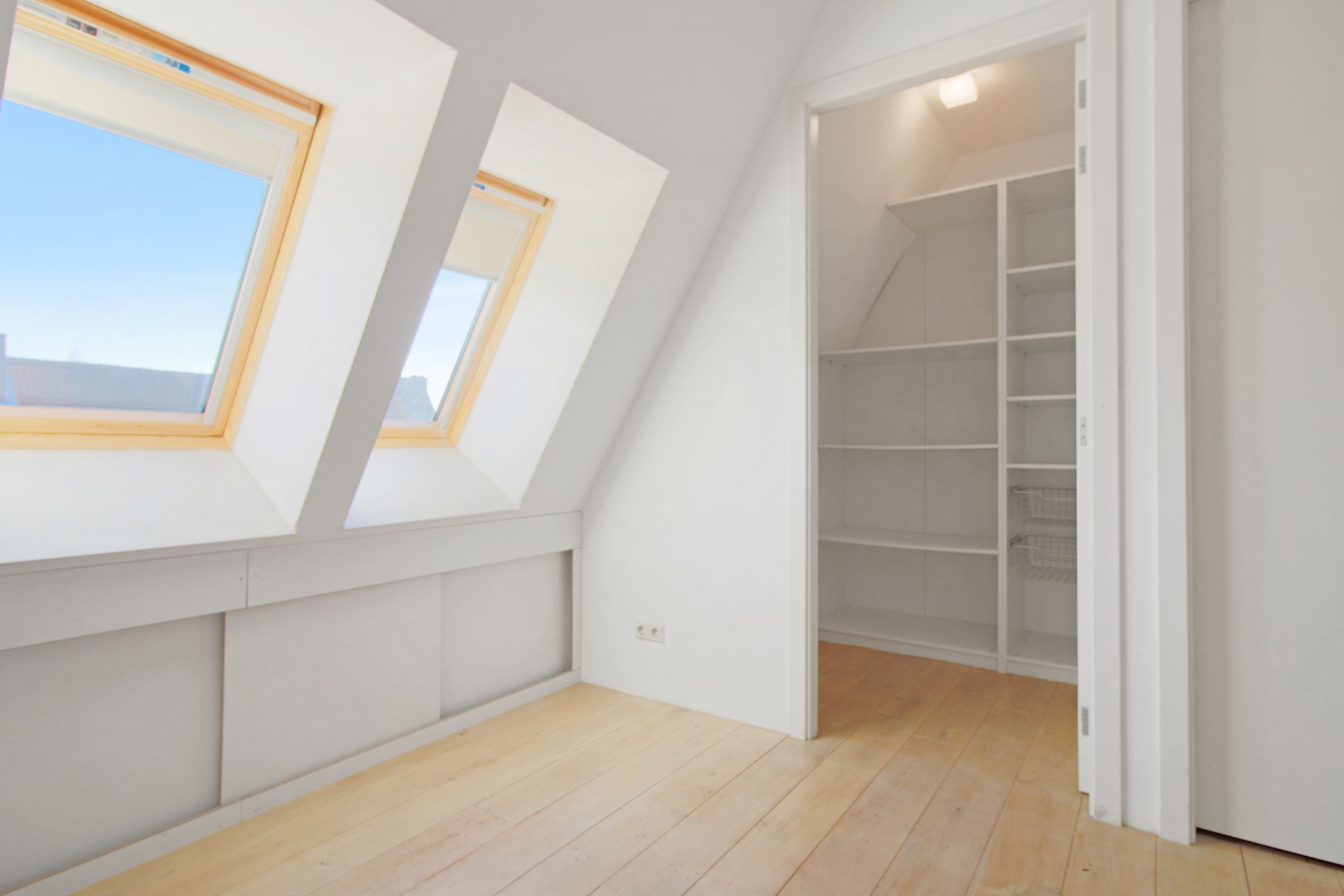 Photo 18 of Roerstraat 93-H