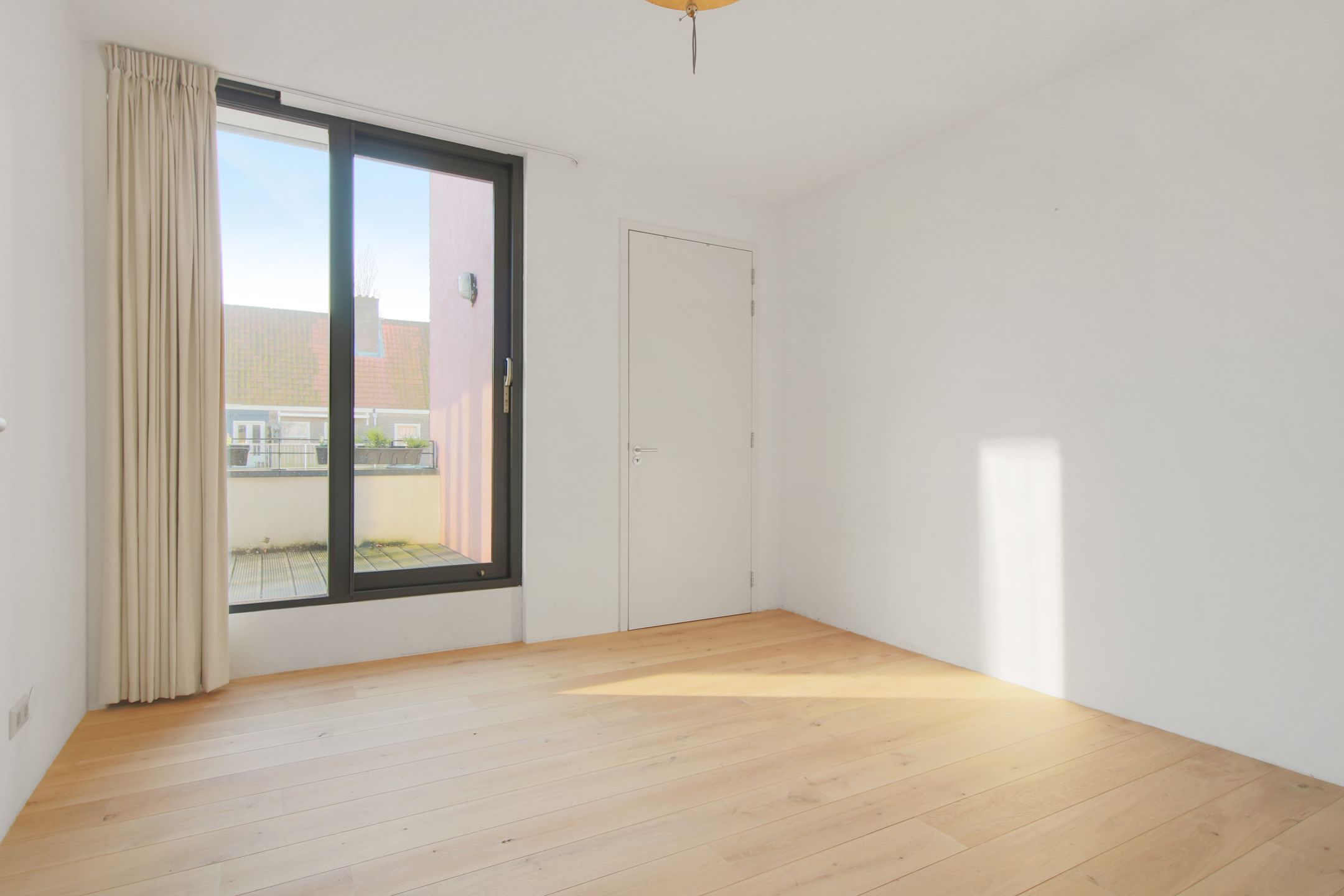 Photo 21 of Roerstraat 93-H