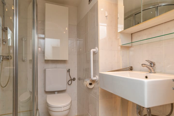 Foto 15 van Erasmusplein 203