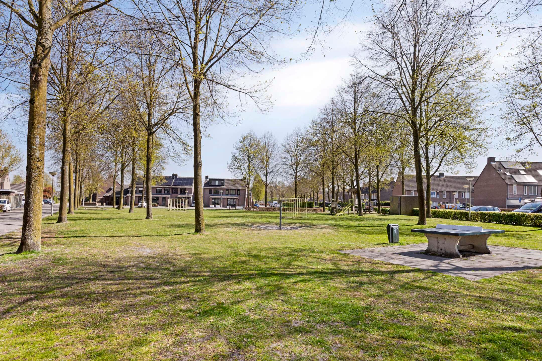 Foto 42 van Nevenakker 35