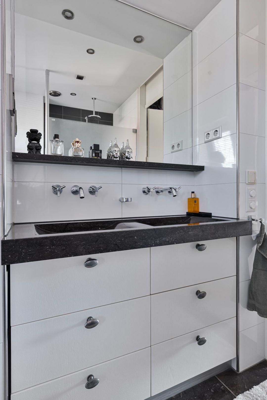 Foto 22 van Leilat 77