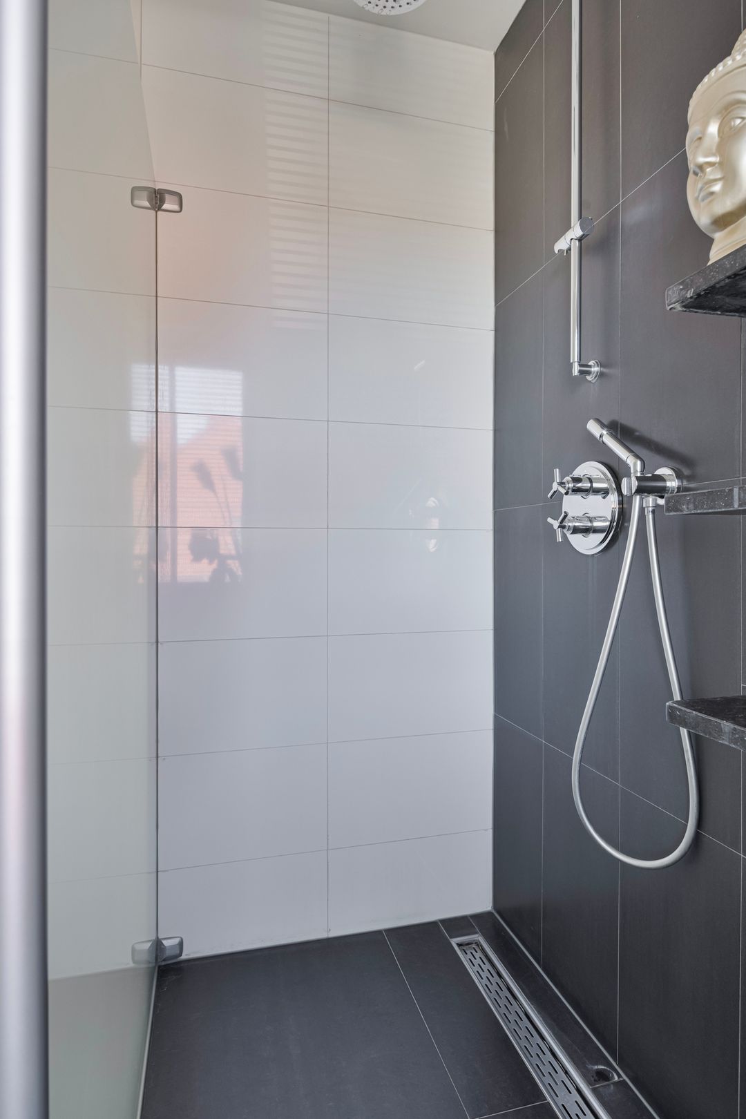 Foto 23 van Leilat 77