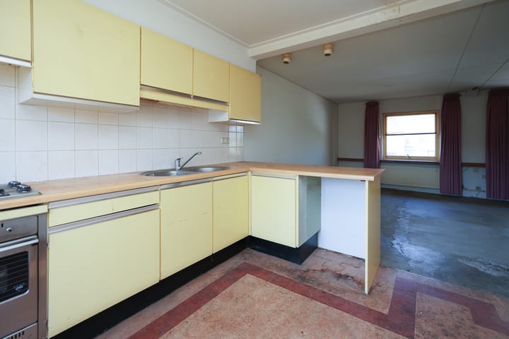 Photo 11 of Prins Bernhardstraat 6-A