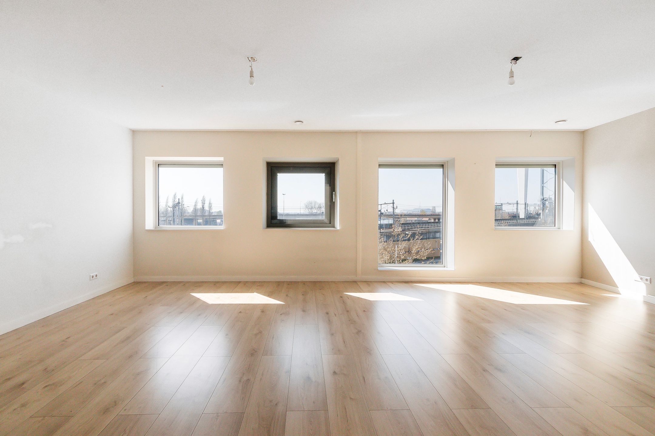 Foto 12 van Korte Parallelweg 29