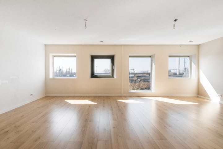 Foto 12 van Korte Parallelweg 29