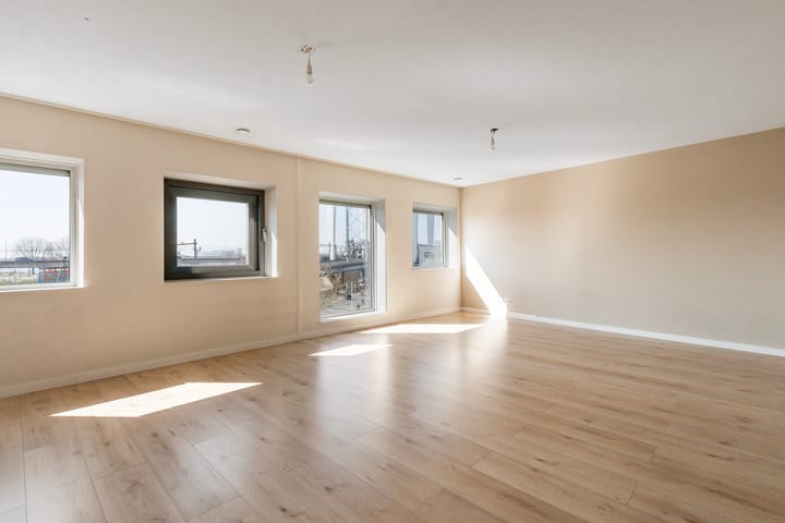 Foto 14 van Korte Parallelweg 29