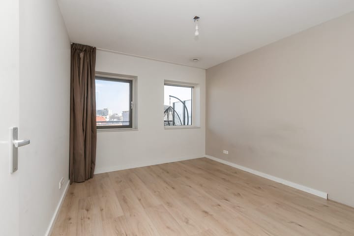 Foto 21 van Korte Parallelweg 29