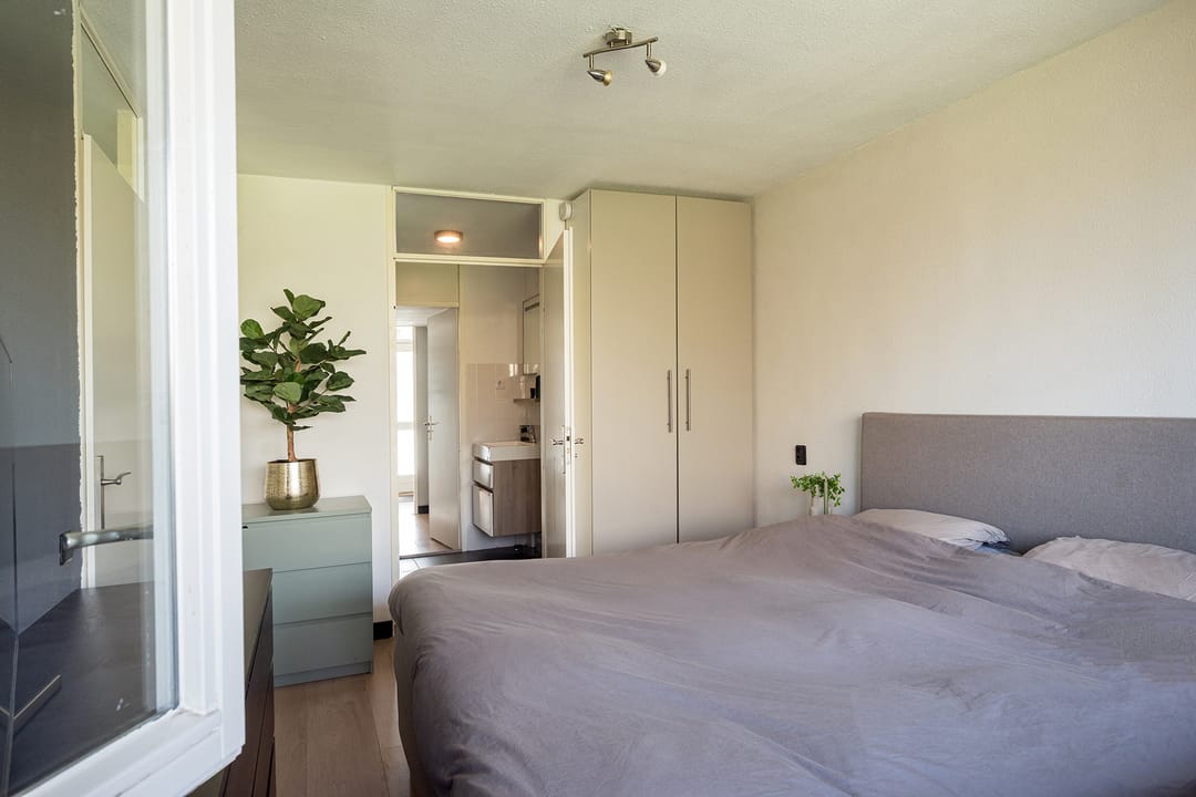 Photo 22 of Poortwachter 24