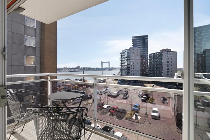 Foto 25 van Maasplein 79