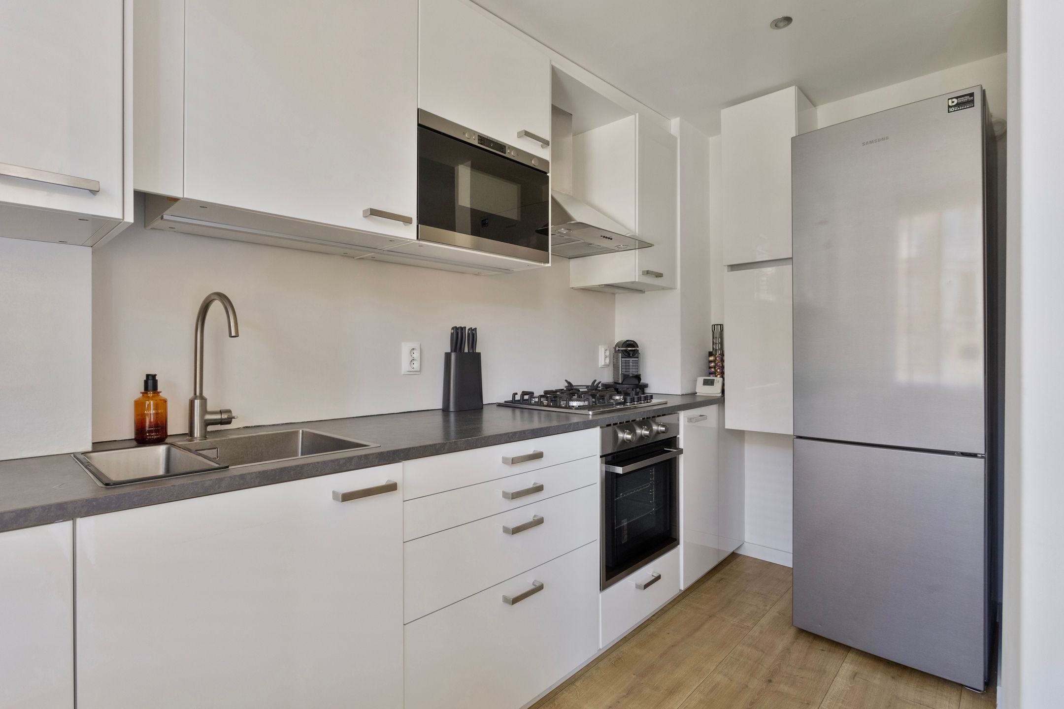 Photo 15 of Johanna Naberstraat 174