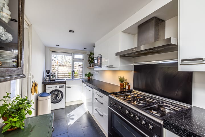 Foto 17 van Van der Hoevenstraat 11