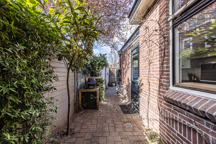 Foto 22 van Van der Hoevenstraat 11