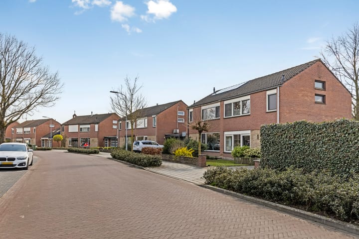 Foto 44 van Spoorstraat 14