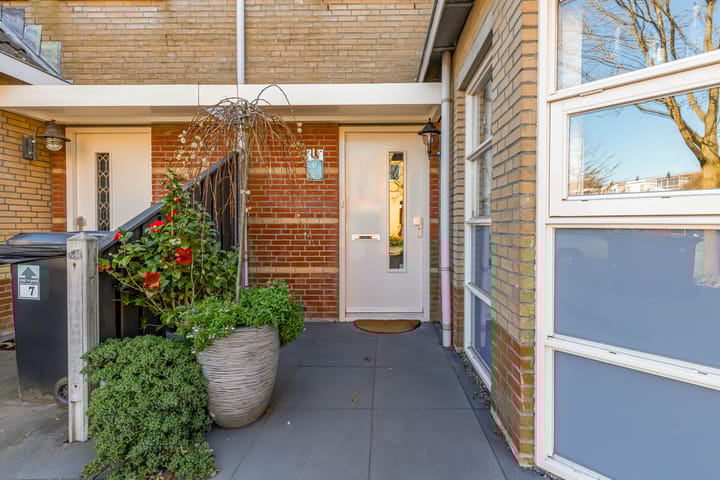 Photo 8 of Wezelstraat 9