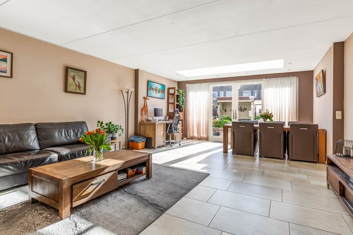 Photo 11 of Wezelstraat 9