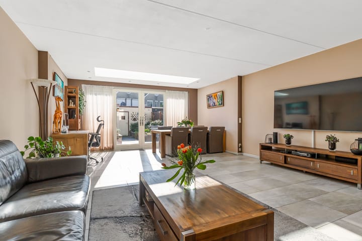 Photo 13 of Wezelstraat 9