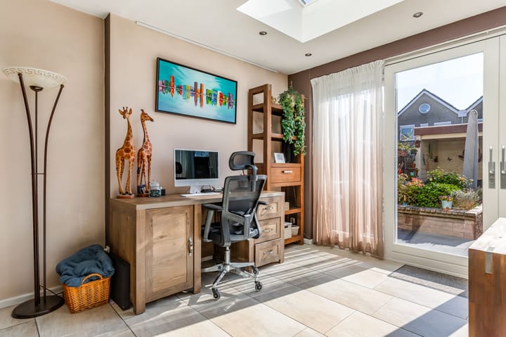 Photo 16 of Wezelstraat 9