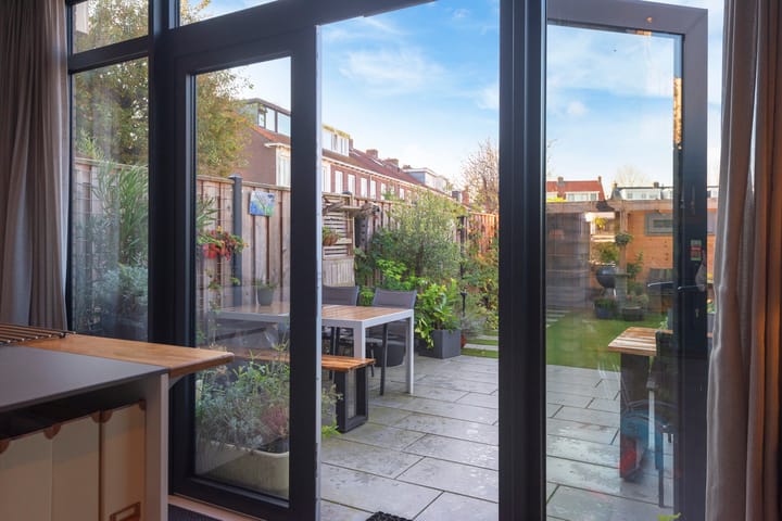 Foto 22 van Van 't Hoffstraat 83