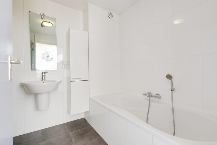 Photo 37 of Wolvegastraat 19