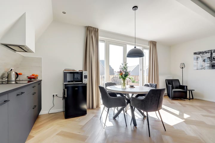 Photo 2 of Sint Adriaanstraat 7-C