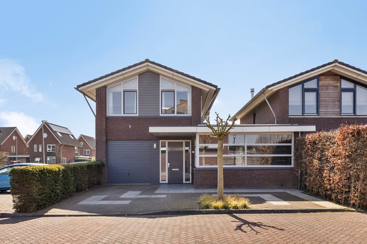 Foto 2 van Van Hogendorpstraat 1