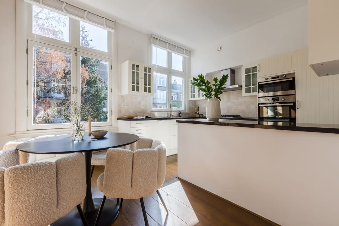 Photo 2 of Uithoornstraat 45-2