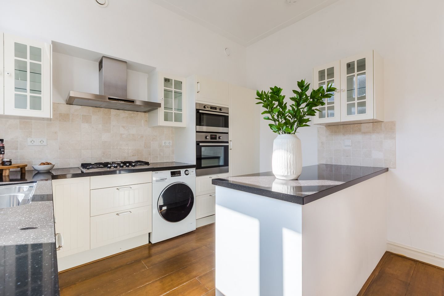 Photo 10 of Uithoornstraat 45-2